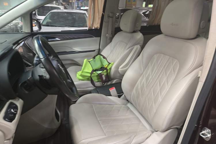 Used Buick GL8 2017 28T Avenir Avia National Emission Standard V Left Front Seat