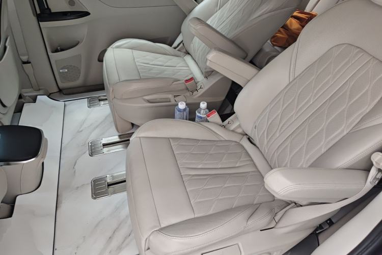 Used Buick GL8 2017 28T Avenir Avia National Emission Standard V Left Rear Seat