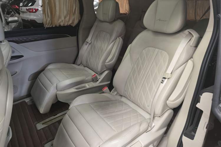 Used Buick GL8 2017 28T Avenir Avia National Emission Standard V Left Rear Seat