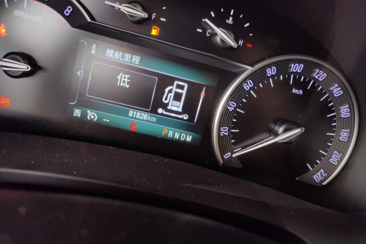 Used Buick GL8 2017 ES 28T Comfort Model China V Standard Odometer Close Up