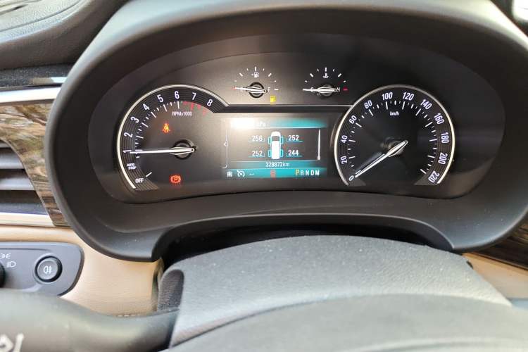 Used Buick GL8 2017 ES 28T Luxury Model China V Standard Odometer Close Up