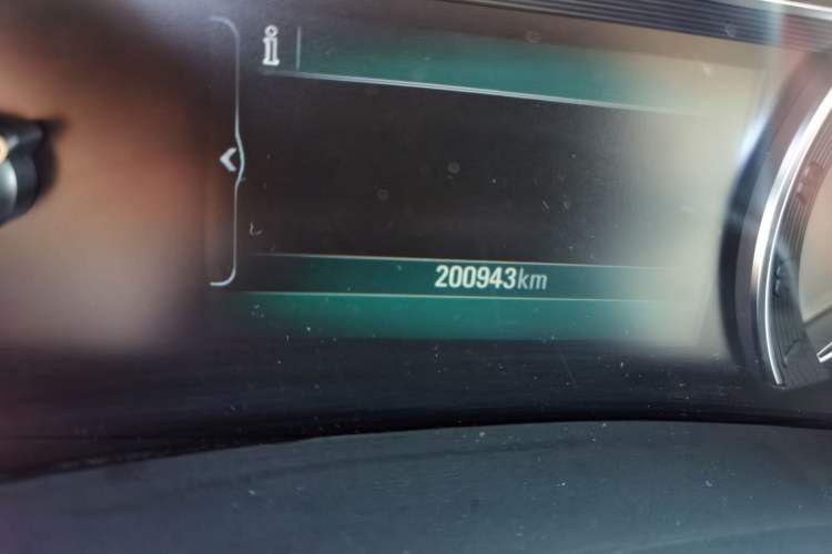 Used Buick GL8 2017 ES 28T Premium Version China V Standard Odometer Close Up
