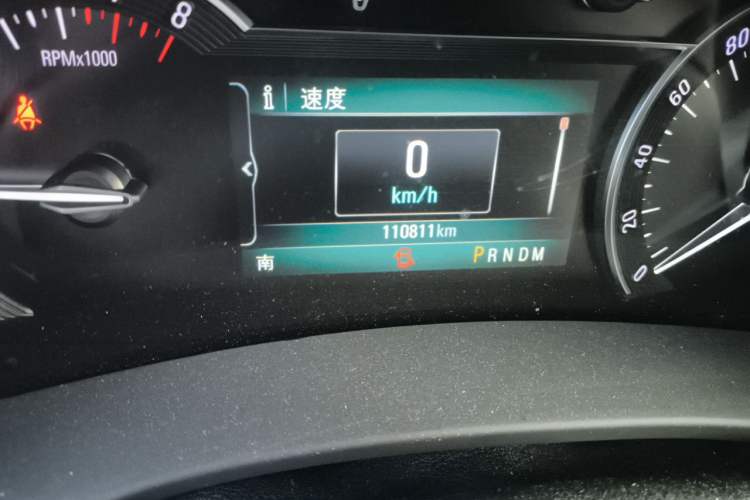 Used Buick GL8 2017 ES 28T Luxury Model China V Standard Odometer Close Up