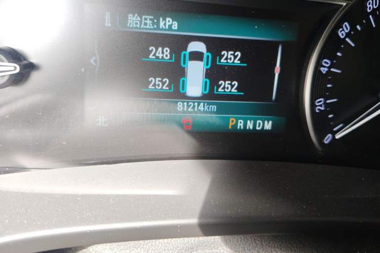 Used Buick GL8 2017 ES 28T Luxury Model China V Standard Odometer Close Up
