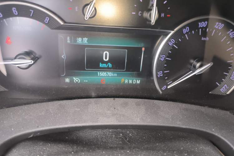 Used Buick GL8 2017 ES 28T Luxury Model China V Standard Odometer Close Up