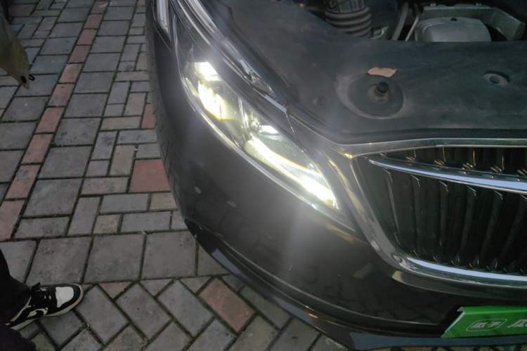 Used Buick GL8 2017 ES 28T Flagship Model China V Standard Right Front Headlight