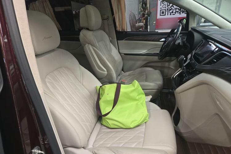 Used Buick GL8 2017 28T Avenir Avia National Emission Standard V Right Front Seat