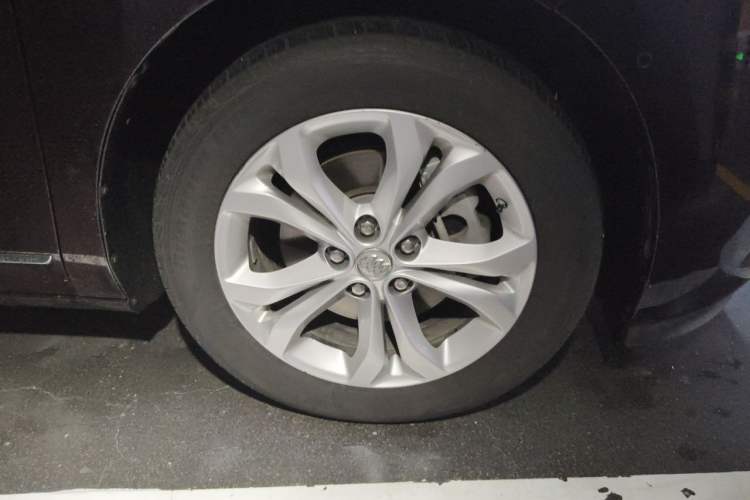 Used Buick GL8 2017 28T Avenir Avia National Emission Standard V Right Front Wheel Hub