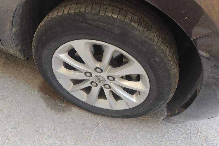Used Buick GL8 2017 ES 28T Premium Version China V Standard Right Front Wheel Hub