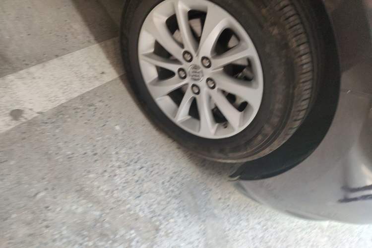 Used Buick GL8 2017 ES 28T Premium Version China V Standard Right Front Wheel Hub