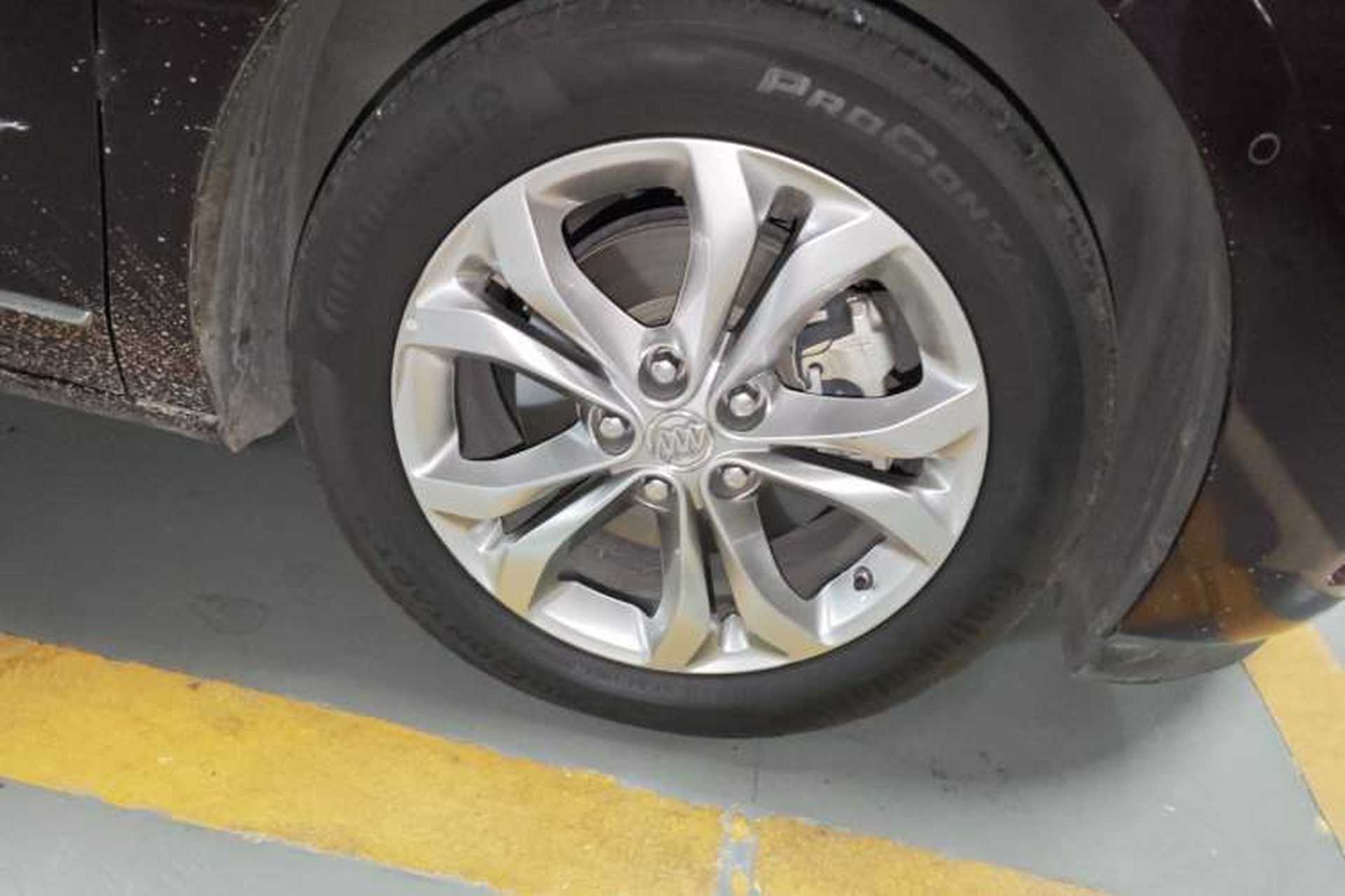 Used Buick GL8 2017 28T Avenir Avia National Emission Standard V Right Front Wheel Hub