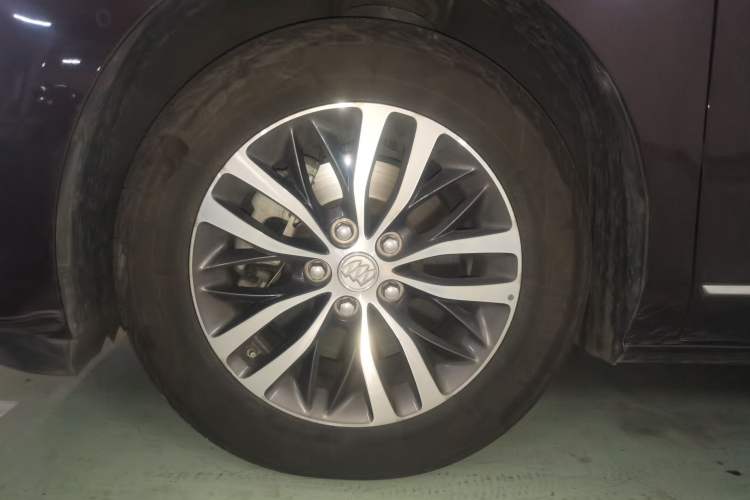 Used Buick GL8 2017 ES 28T Flagship Model China V Standard Right Front Wheel Hub