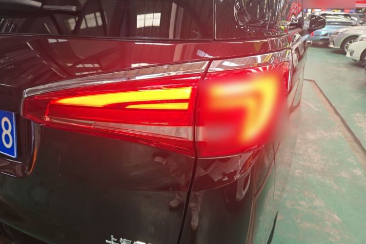 Used Buick GL8 2017 28T Avenir Avia National Emission Standard V Right Rear Taillight