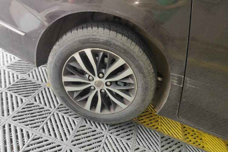 Used Buick GL8 2017 ES 28T Luxury Model China V Standard Right Rear Wheel Hub