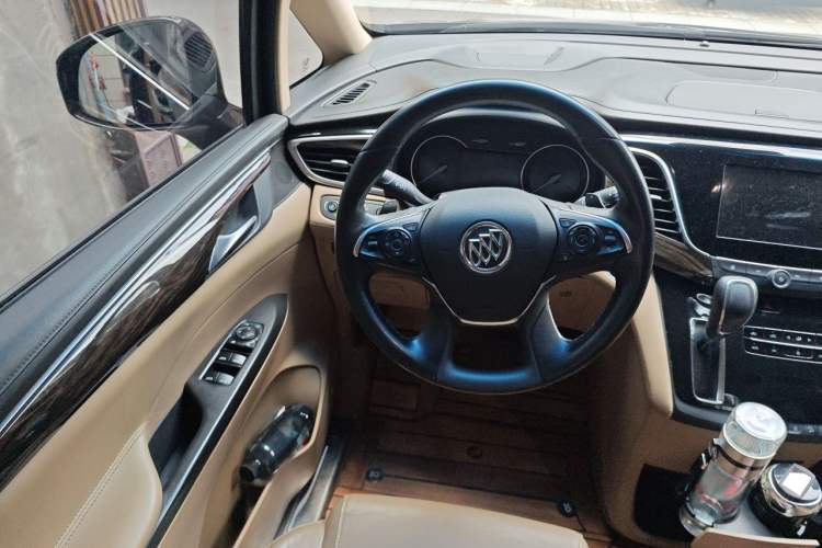 Used Buick GL8 2017 ES 28T Flagship Model China V Standard Steering Wheel