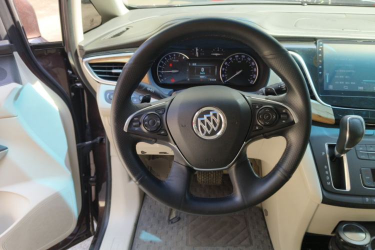 Used Buick GL8 2017 ES 28T Comfort Model China V Standard Steering Wheel
