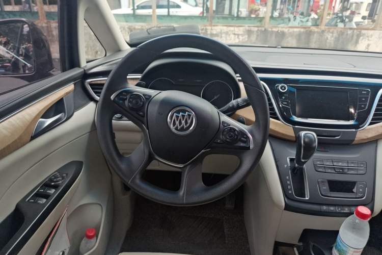 Used Buick GL8 2017 ES 28T Comfort Model China V Standard Steering Wheel