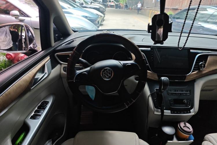Used Buick GL8 2017 ES 28T Comfort Model China V Standard Steering Wheel