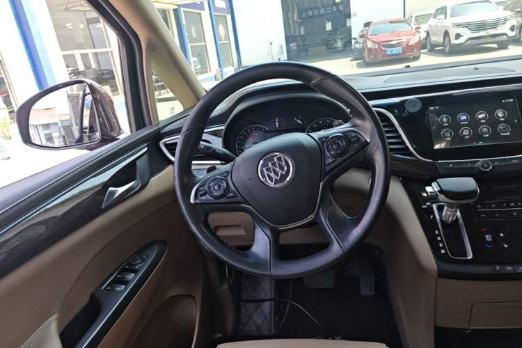 Used Buick GL8 2017 ES 28T Luxury Model China V Standard Steering Wheel