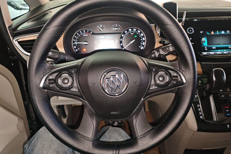 Used Buick GL8 2017 ES 28T Comfort Model China V Standard Steering Wheel