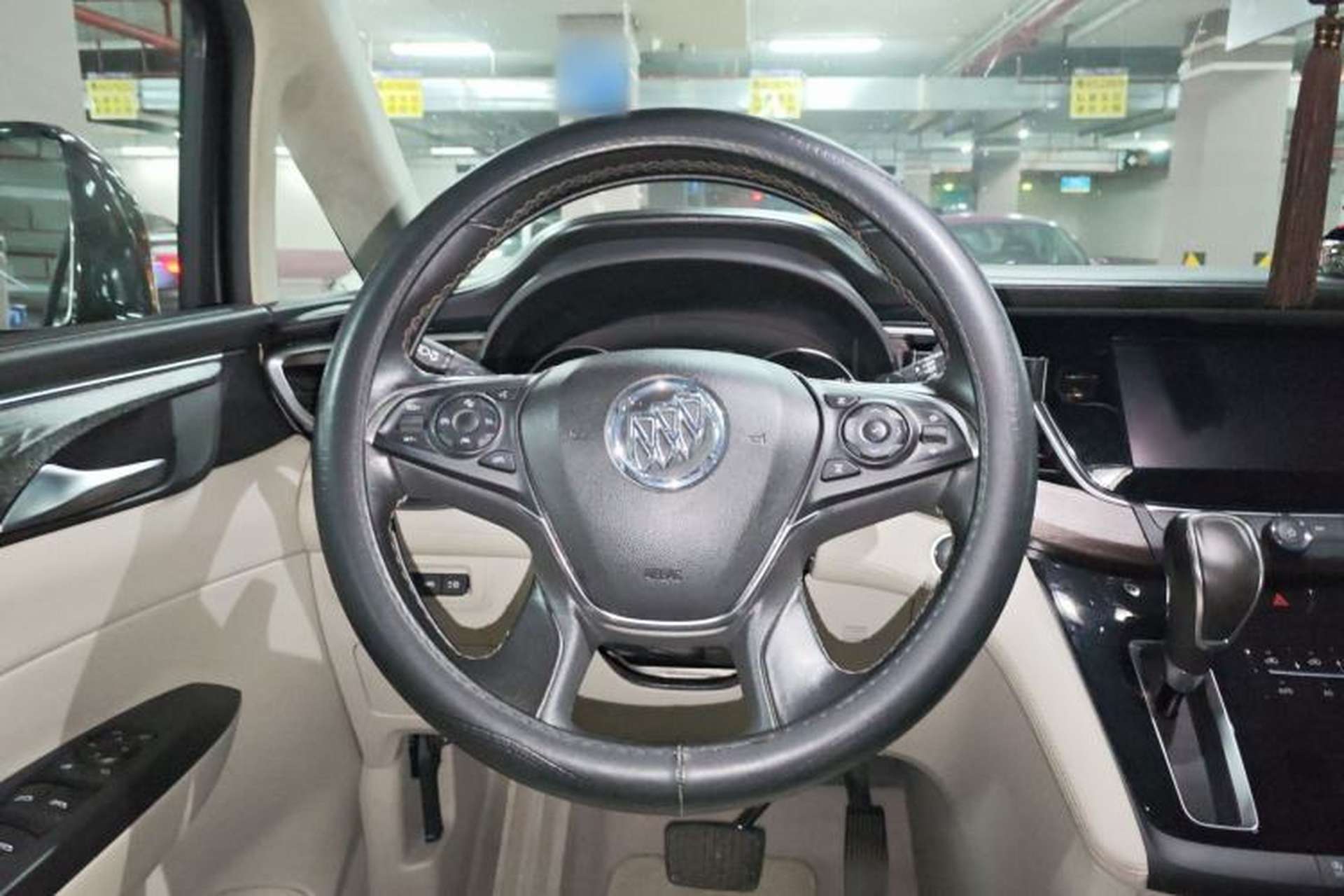 Used Buick GL8 2017 28T Avenir Avia National Emission Standard V Steering Wheel