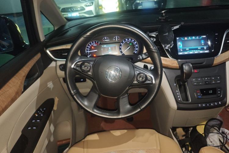 Used Buick GL8 2017 ES 28T Comfort Model China V Standard Steering Wheel