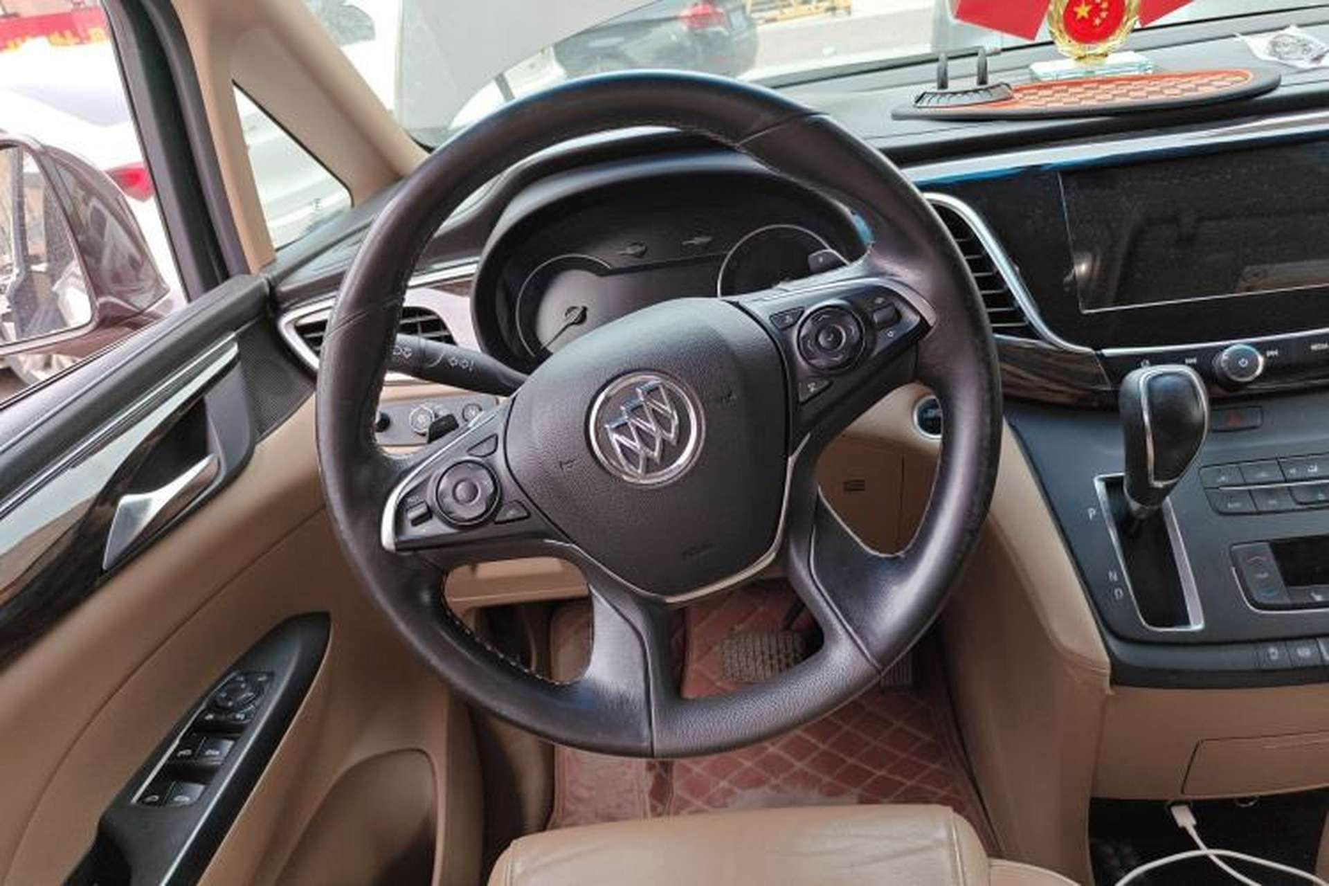 Used Buick GL8 2017 ES 28T Premium Version China V Standard Steering Wheel