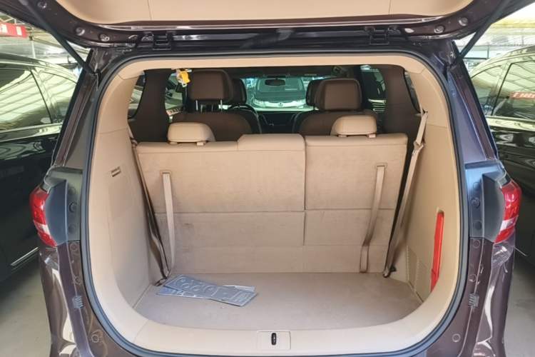 Used Buick GL8 2017 ES 28T Premium Version China V Standard Trunk