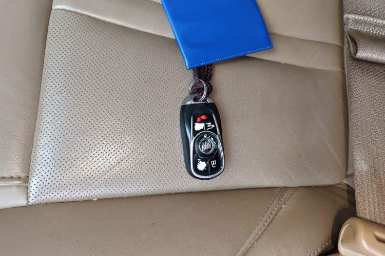 Used Buick GL8 2017 ES 28T Luxury Model China V Standard Vehicle Key