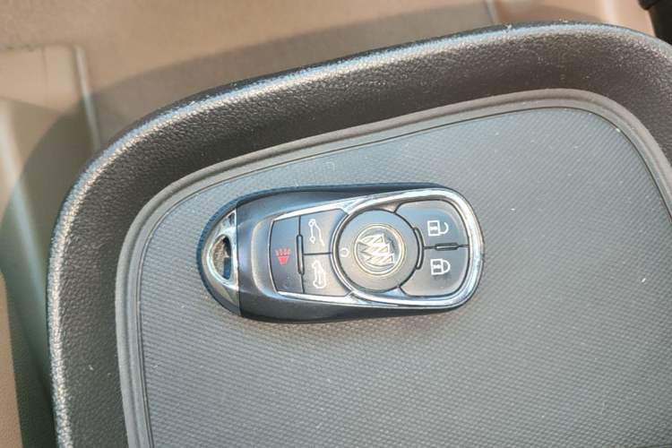 Used Buick GL8 2017 ES 28T Flagship Model China V Standard Vehicle Key
