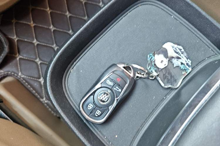Used Buick GL8 2017 ES 28T Luxury Model China V Standard Vehicle Key
