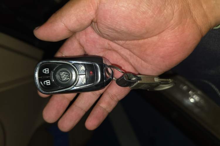 Used Buick GL8 2017 ES 28T Luxury Model China V Standard Vehicle Key