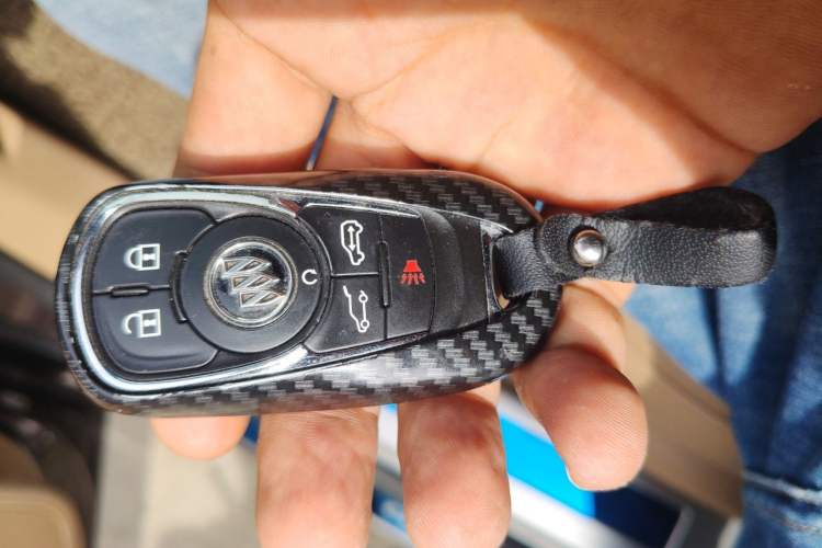 Used Buick GL8 2017 ES 28T Luxury Model China V Standard Vehicle Key