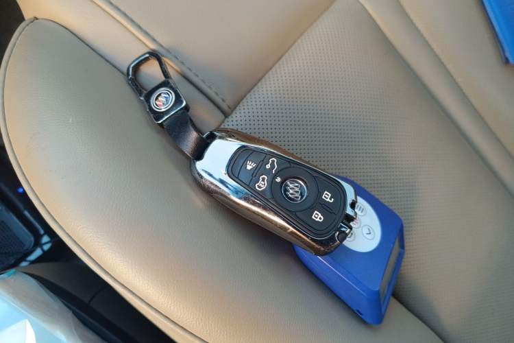 Used Buick GL8 2017 ES 28T Luxury Model China V Standard Vehicle Key