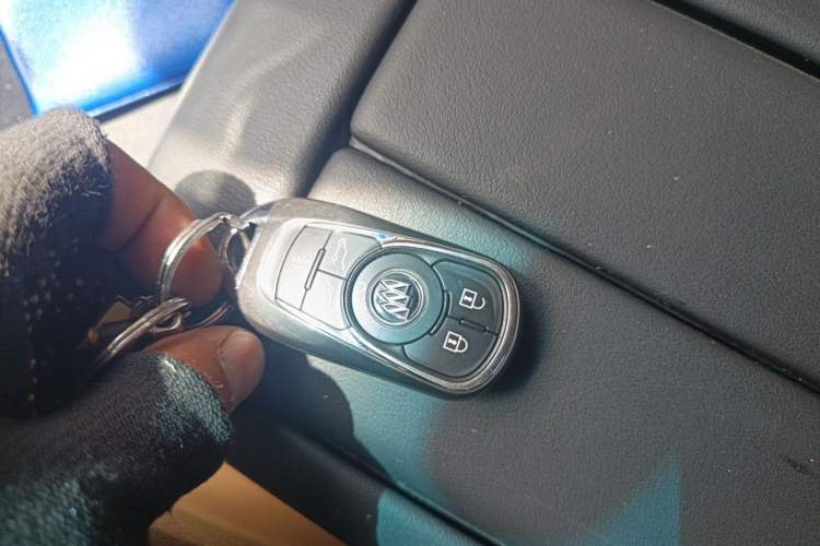 Used Buick GL8 2017 ES 28T Luxury Model China V Standard Vehicle Key