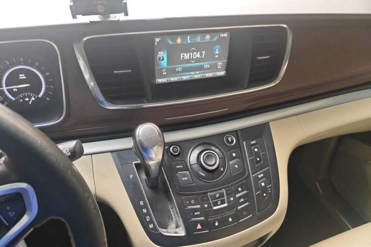 Used Buick GL8 2017 25S Luxury Version China V Standard Audio And AC Panel