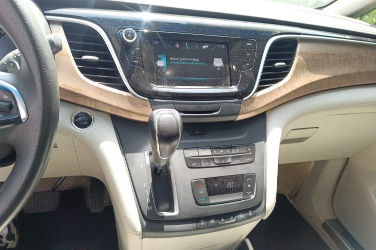 Used Buick GL8 2017 ES 28T Comfort Model China V Standard Audio And AC Panel