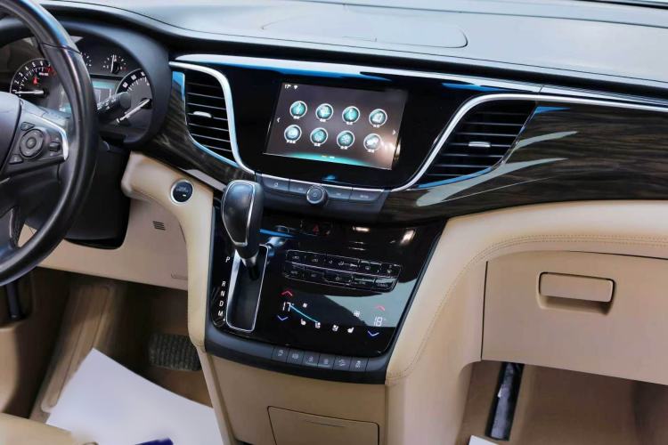 Used Buick GL8 2017 ES 28T Flagship Model China V Standard Audio And AC Panel
