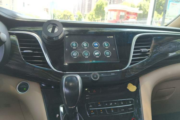 Used Buick GL8 2017 ES 28T Luxury Model China V Standard Audio And AC Panel