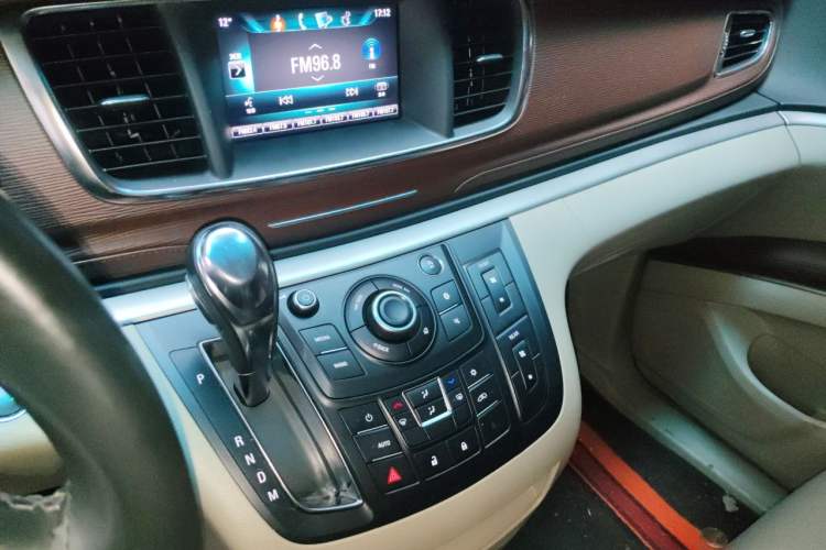 Used Buick GL8 2017 25S Luxury Version China V Standard Audio And AC Panel