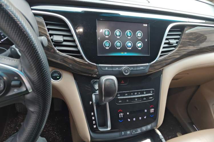 Used Buick GL8 2017 ES 28T Flagship Model China V Standard Audio And AC Panel