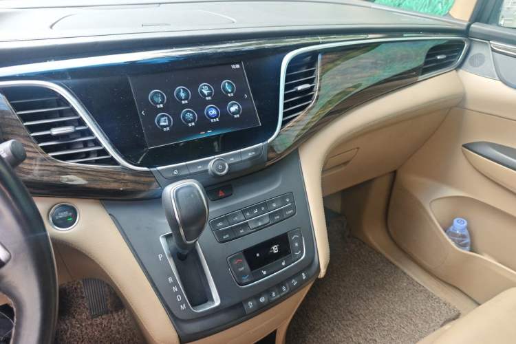 Used Buick GL8 2017 ES 28T Premium Version China V Standard Audio And AC Panel