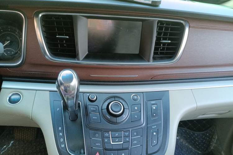 Used Buick GL8 2017 25S Luxury Version China V Standard Audio And AC Panel