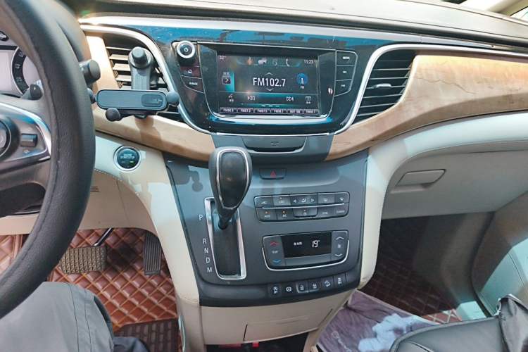 Used Buick GL8 2017 ES 28T Comfort Model China V Standard Audio And AC Panel