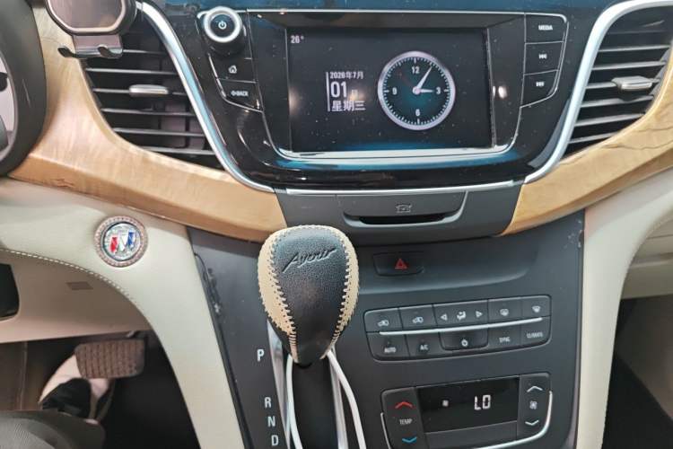 Used Buick GL8 2017 ES 28T Comfort Model China V Standard Audio And AC Panel