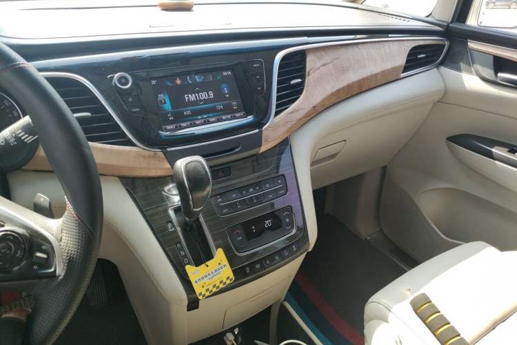 Used Buick GL8 2017 ES 28T Comfort Model China V Standard Audio And AC Panel