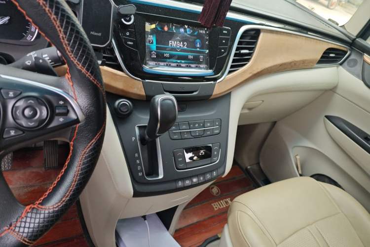 Used Buick GL8 2017 ES 28T Comfort Model China V Standard Audio And AC Panel
