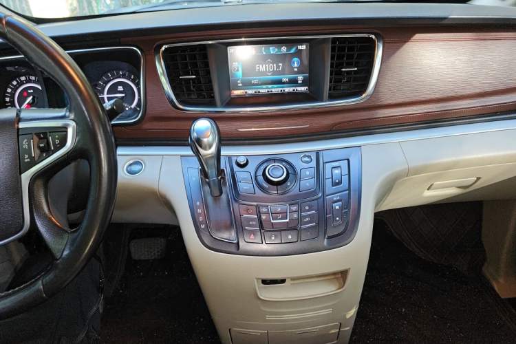 Used Buick GL8 2017 25S Luxury Version China V Standard Audio And AC Panel