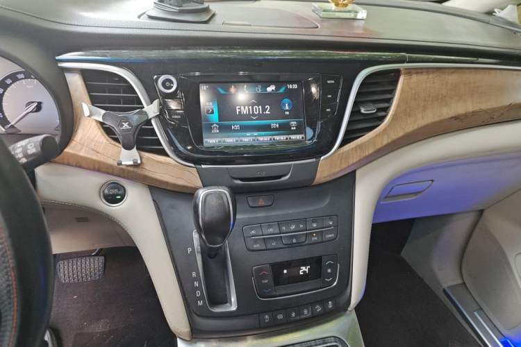 Used Buick GL8 2017 ES 28T Comfort Model China V Standard Audio And AC Panel
