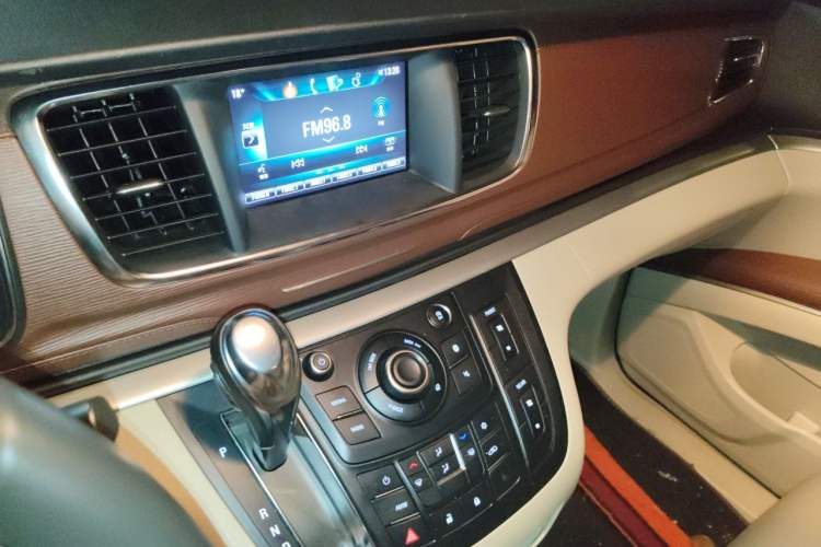 Used Buick GL8 2017 25S Luxury Version China V Standard Audio And AC Panel